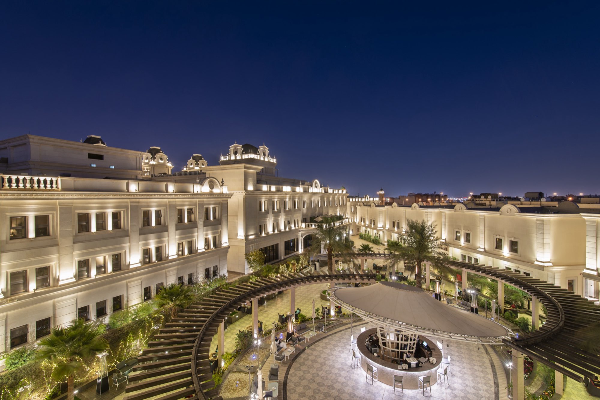 Vittori Palace Hotel & Residence at dusk