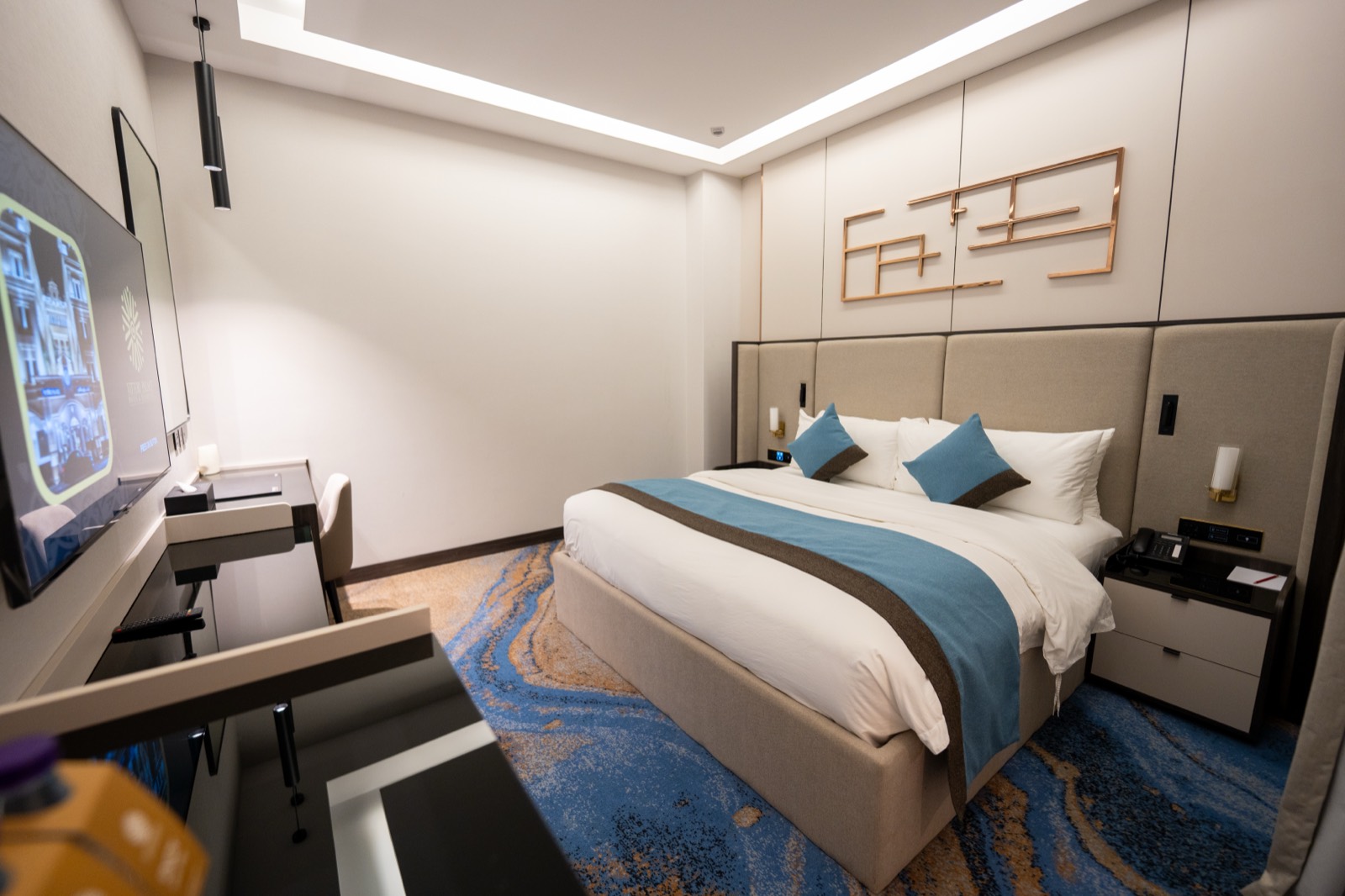 The Deluxe Room bed, with the desk running the length of the wall